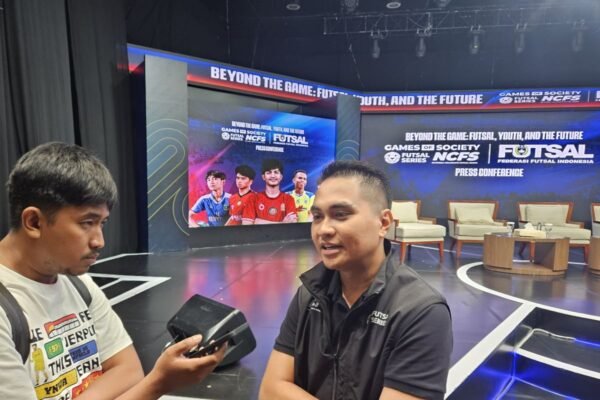 Judul alternatif untuk "Turnamen Game of Society" yang berfokus pada pencarian bakat Klub Liga 1 bisa menjadi: 

"Liga 1 Talent Hunt: Ajang Pencarian Bakat Sepak Bola" 

atau 

"Audisi Bintang Baru: Turnamen Talenta Liga 1" 

Bagaimana menurut Anda? Apakah Anda ingin opsi lainnya?