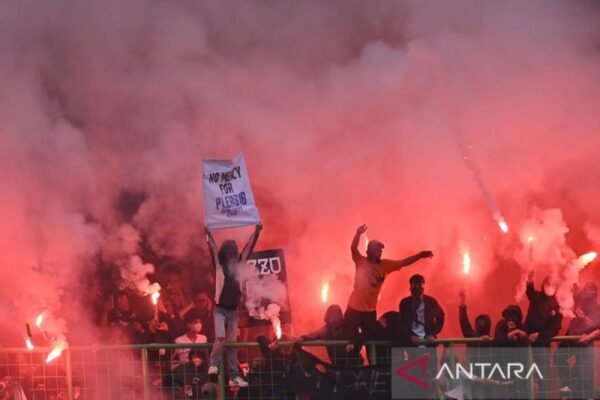 Erick Thohir Tunjukkan Isyarat Larangan Suporter Tamu di Liga 1 Akan Diteruskan