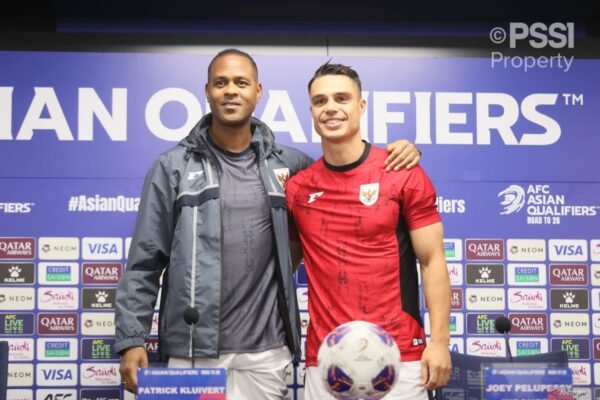 Here are some alternative titles for "Bermain lepas, tapi jangan lupakan cakarmu, Garuda!":

1. "Bebas Bermain, Namun Ingat Cakarmu, Garuda!"
2. "Bermain Tanpa Batas, Tapi Hargai Cakar Garuda!"
3. "Main Lepas, Tapi Jangan Lupakan Cakar, Garuda!"
4. "Bebas Bereksplorasi, Ingat Cakarmu, Garuda!"
5. "Bermain dengan Kebebasan, Tapi Jaga Cakar, Garuda!"
6. "Kebebasan Bermain, Namun Cakar Tetap Terjaga, Garuda!"
7. "Lepas Namun Berhati-Hati: Ingat Cakar Garuda!"
8. "Bermain Sesuka Hati, Tanpa Melupakan Cakarmu, Garuda!"

Feel free to modify any of these suggestions to better fit your needs!