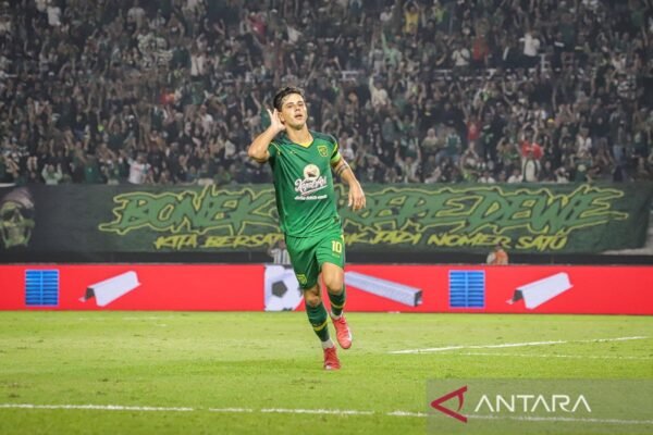 Persebaya Menang 1-0 atas PSS Sleman di Pertandingan 'Team Launching Game'