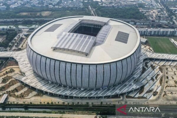 Here are some alternate title suggestions for "Inilah 18 kandang peserta BRI Super League 2025/2026":

1. "18 Markas Peserta BRI Super League 2025/2026"
2. "Daftar 18 Kandang Tim BRI Super League 2025/2026"
3. "Kandang 18 Tim BRI Super League 2025/2026: Semua yang Perlu Diketahui"
4. "Menelusuri 18 Kandang yang Akan Ditempati di BRI Super League 2025/2026"
5. "Mengenal 18 Kandang Peserta BRI Super League 2025/2026"
6. "18 Stadion Tim Peserta BRI Super League 2025/2026"
7. "Inilah 18 Tempat Pertandingan di BRI Super League 2025/2026"
8. "Rincian 18 Kandang Peserta BRI Super League 2025/2026"
9. "Kandang-Kandang 18 Tim di BRI Super League 2025/2026"
10. "Memperkenalkan 18 Kandang Tim BRI Super League 2025/2026" 

Feel free to choose any of these or mix and match to create your own!