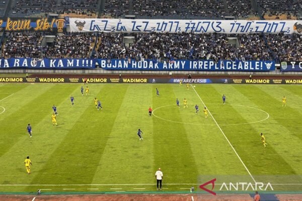 Berita Pertandingan: Barros dan Febri Bawa Persib Raih Kemenangan Perdana atas Semen Padang