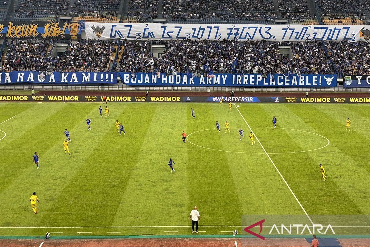 Berita Pertandingan: Barros dan Febri Bawa Persib Raih Kemenangan Perdana atas Semen Padang
