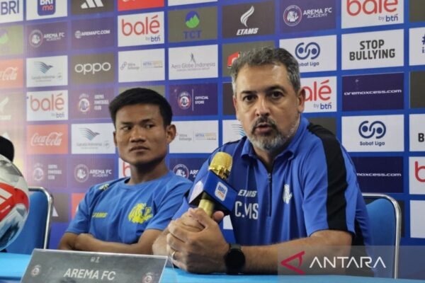 Pelatih Arema Siaga Terhadap Potensi Pemain Persib