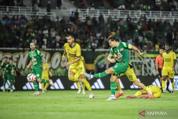 Persebaya Surabaya Raih Kemenangan Tipis 1-0 Melawan Semen Padang