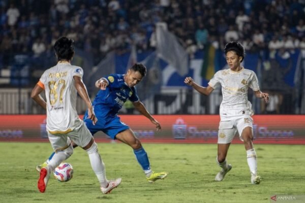 Persib Bandung Alihkan Konsentrasi Menuju Pertandingan Melawan Arema FC