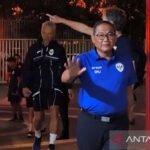 Here are some alternative titles for "Sumardji Enggan Tanggapi Road Map 'Garuda Membara'":

1. "Sumardji Menolak Menanggapi Peta Jalan 'Garuda Membara'"
2. "Sumardji Tak Tertarik Mengomentari Peta 'Garuda Membara'"
3. "Sumardji Absen dalam Diskusi Peta 'Garuda Membara'"
4. "Sumardji Cenderung Diam Terkait Road Map 'Garuda Membara'"
5. "Sumardji Enggan Berbicara tentang Garuda Membara"
6. "Respon Sumardji terhadap Road Map 'Garuda Membara' yang Tak Ada"
7. "Evaluasi Peta 'Garuda Membara': Sikap Sumardji yang Terkendala"

Feel free to choose or modify any of these suggestions!